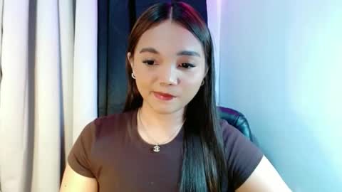 Snapshot of holy_shine chatting on 02.19.26 Bella online show from 02.19.26