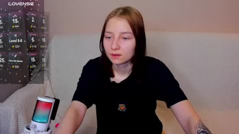 Snapshot of home_fox_ chatting on 11.28.25 Mria online show from 11.28.25