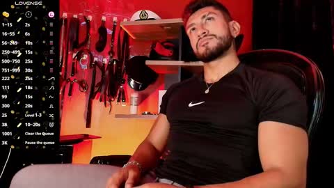 Snapshot of hommeerottic chatting on 01.08.26 Homme Erotic Chris online show from 01.08.26