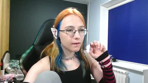 Honelints boyblonde hair AsterMIntfemboybrown hair online show from 12.18.24