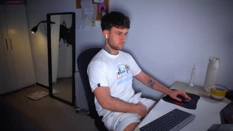 Snapshot of honestandrew chatting on 02.10.26 Andrew online show from 02.10.26