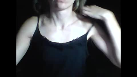 Snapshot of honey0bunny35 chatting on 12.17.24 honey0bunny35 online show from 12.17.24