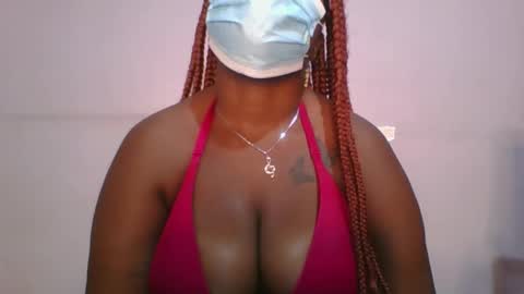 Snapshot of honey_beb chatting on 09.18.25 honey_beb online show from 09.18.25