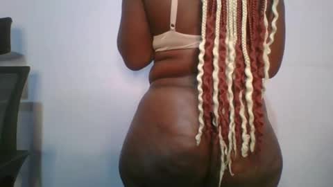 Snapshot of honey_beb chatting on 10.04.25 honey_beb online show from 10.04.25