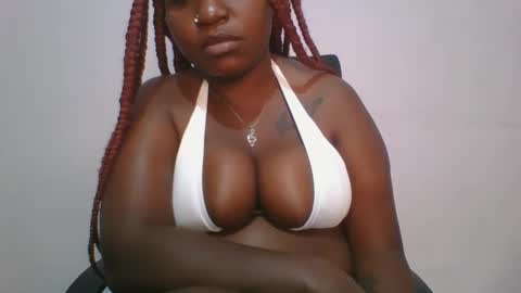 Snapshot of honey_beb chatting on 10.05.25 honey_beb online show from 10.05.25