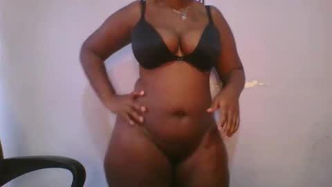 Snapshot of honey_beb chatting on 11.05.25 honey_beb online show from 11.05.25