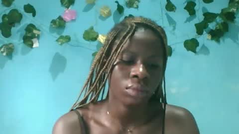 Snapshot of honey_bug2 chatting on 09.21.25 Queen online show from 09.21.25