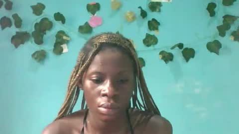 Snapshot of honey_bug2 chatting on 09.25.25 Queen online show from 09.25.25