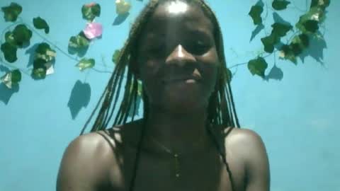 Snapshot of honey_bug2 chatting on 09.25.25 Queen online show from 09.25.25