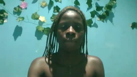 Snapshot of honey_bug2 chatting on 09.28.25 Queen online show from 09.28.25