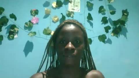 Snapshot of honey_bug2 chatting on 09.29.25 Queen online show from 09.29.25