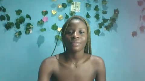 Snapshot of honey_bug2 chatting on 09.30.25 Queen online show from 09.30.25