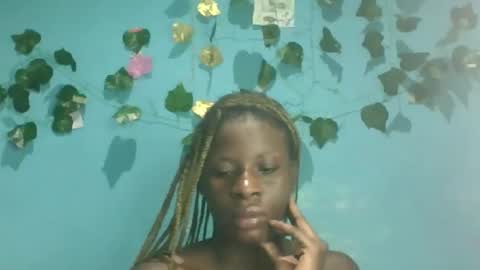 Snapshot of honey_bug2 chatting on 10.13.25 Queen online show from 10.13.25