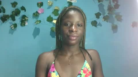 Snapshot of honey_bug2 chatting on 10.19.25 Queen online show from 10.19.25