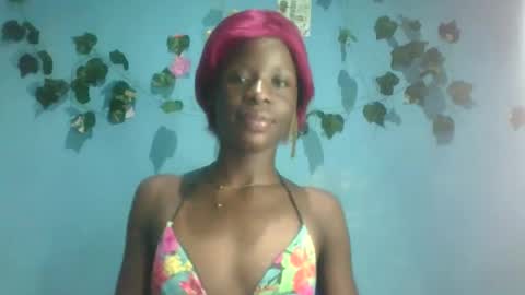 Snapshot of honey_bug2 chatting on 10.20.25 Queen online show from 10.20.25