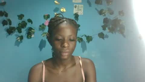 Snapshot of honey_bug2 chatting on 10.27.25 Queen online show from 10.27.25