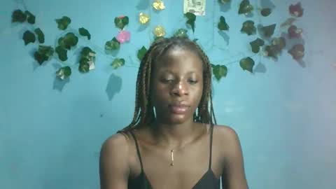 Snapshot of honey_bug2 chatting on 11.03.25 Queen online show from 11.03.25