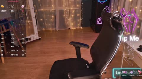 Snapshot of honey_buunny chatting on 01.20.25 Kristina online show from 01.20.25