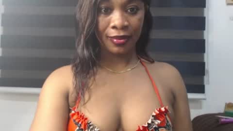 Snapshot of honey_dollxx chatting on 06.28.26 Flora online show from 06.28.26
