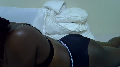 Snapshot of honey_dripe chatting on 04.18.26 flozzy online show from 04.18.26