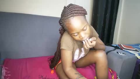 Snapshot of honey_drop1 chatting on 02.14.26 honey drop online show from 02.14.26