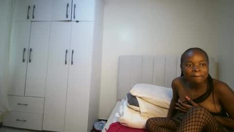 Snapshot of honey_drop1 chatting on 04.01.26 honey drop online show from 04.01.26