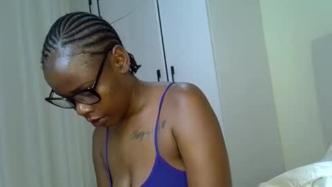 Snapshot of honey_drop1 chatting on 04.02.26 honey drop online show from 04.02.26