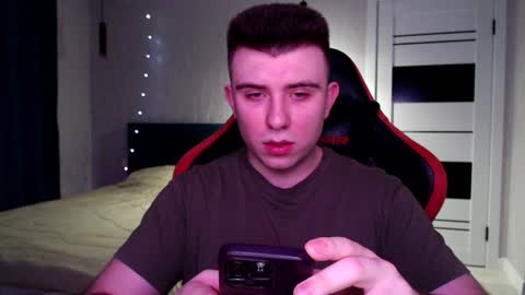 Wolfy online show from 01.05.25