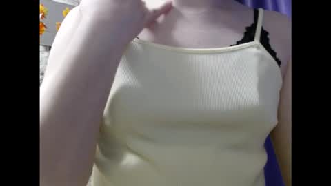 Snapshot of honey_mood chatting on 11.26.25 Lina online show from 11.26.25