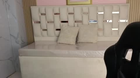 HONEY  online show from 04.22.26