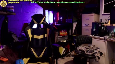 Honey and Bear online show from 01.08.25