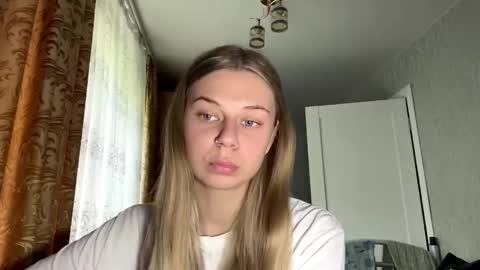 Snapshot of honeyaskren chatting on 05.31.26 Klara online show from 05.31.26