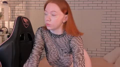 Snapshot of honeyautumn chatting on 12.02.24 honeyautumn online show from 12.02.24