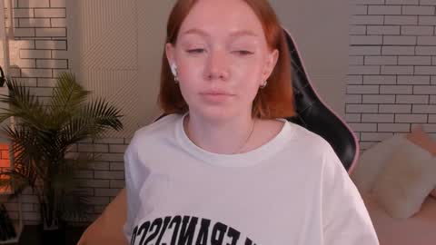 Snapshot of honeyautumn chatting on 12.12.24 honeyautumn online show from 12.12.24