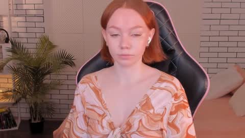 Snapshot of honeyautumn chatting on 12.22.24 honeyautumn online show from 12.22.24