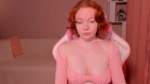 Snapshot of honeyautumn chatting on 12.27.24 honeyautumn online show from 12.27.24