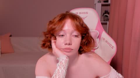 Snapshot of honeyautumn chatting on 12.31.24 honeyautumn online show from 12.31.24