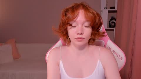 Snapshot of honeyautumn chatting on 01.01.25 honeyautumn online show from 01.01.25