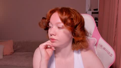 Snapshot of honeyautumn chatting on 01.07.25 honeyautumn online show from 01.07.25