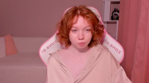 Snapshot of honeyautumn chatting on 01.12.25 honeyautumn online show from 01.12.25