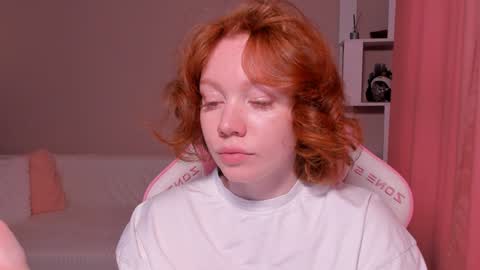 Snapshot of honeyautumn chatting on 01.12.25 honeyautumn online show from 01.12.25