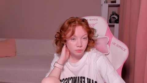 Snapshot of honeyautumn chatting on 01.25.25 honeyautumn online show from 01.25.25