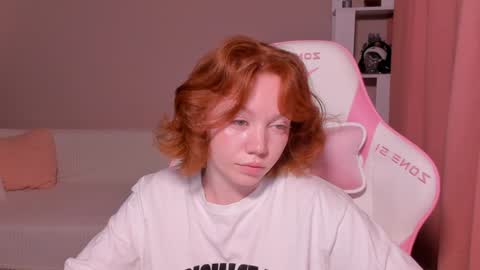 Snapshot of honeyautumn chatting on 01.25.25 honeyautumn online show from 01.25.25