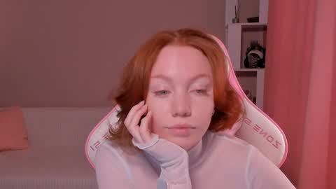 Snapshot of honeyautumn chatting on 02.05.25 honeyautumn online show from 02.05.25