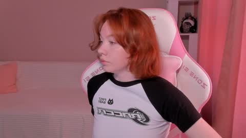 Snapshot of honeyautumn chatting on 02.06.25 honeyautumn online show from 02.06.25