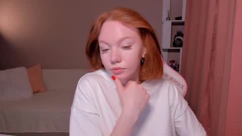 Snapshot of honeyautumn chatting on 02.17.25 honeyautumn online show from 02.17.25