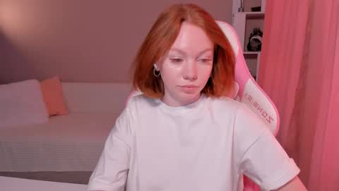 Snapshot of honeyautumn chatting on 02.18.25 honeyautumn online show from 02.18.25