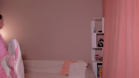 Snapshot of honeyautumn chatting on 02.23.25 honeyautumn online show from 02.23.25