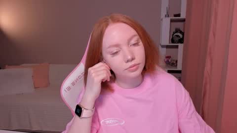 Snapshot of honeyautumn chatting on 03.01.25 honeyautumn online show from 03.01.25