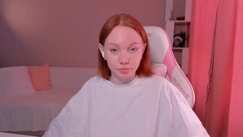 Snapshot of honeyautumn chatting on 03.04.25 honeyautumn online show from 03.04.25